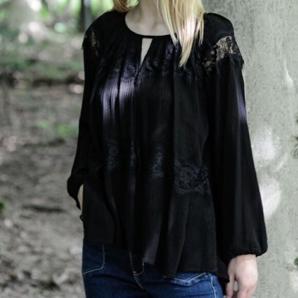 ‎Spliced Lace Top - Picture 9 of 16